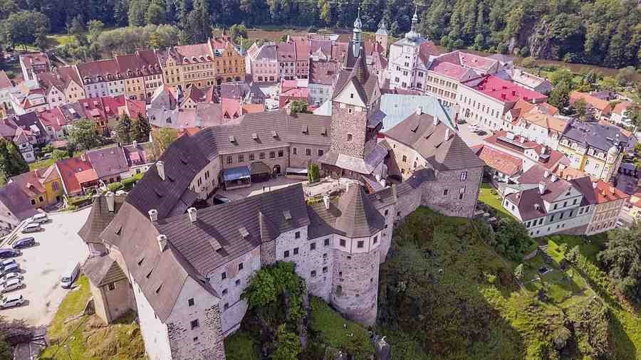 Hrad Loket: Pokládka dřevěné parketové podlahy