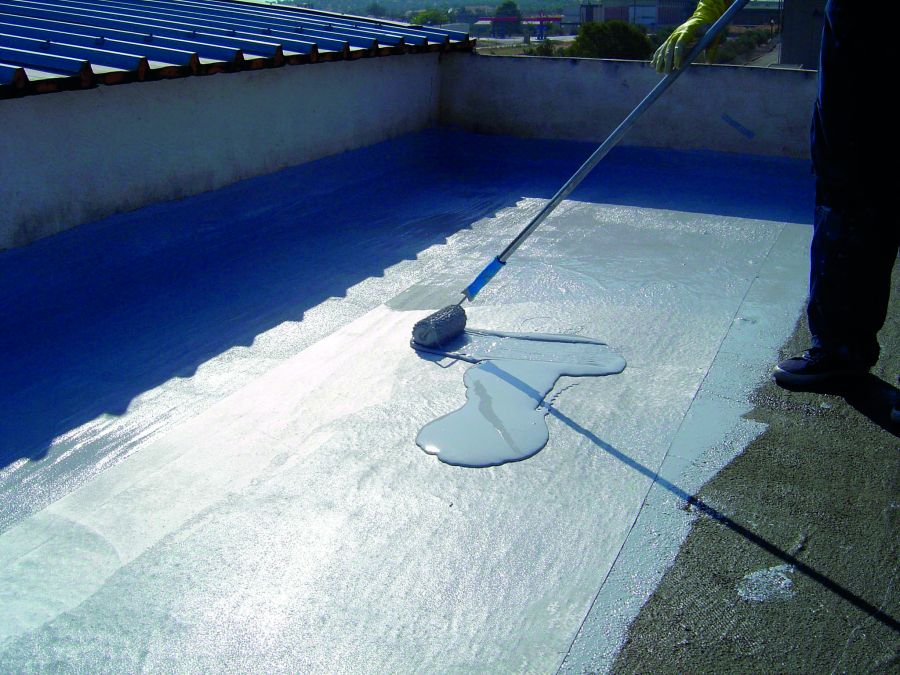 Jak na renovaci ploché střechy z měkčeného PVC?