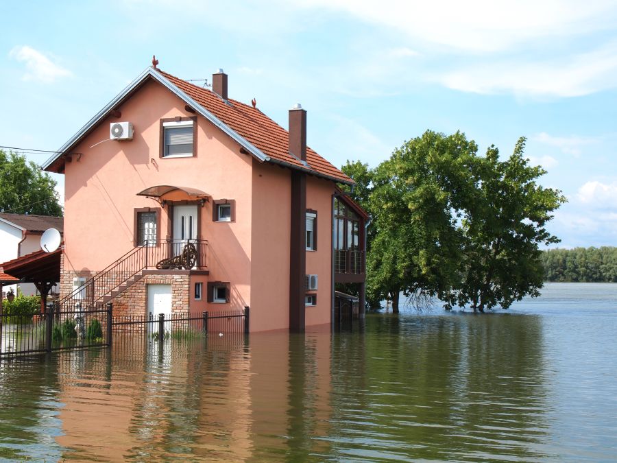 Nejlepší podlaha do suterénu, který zaplavuje voda