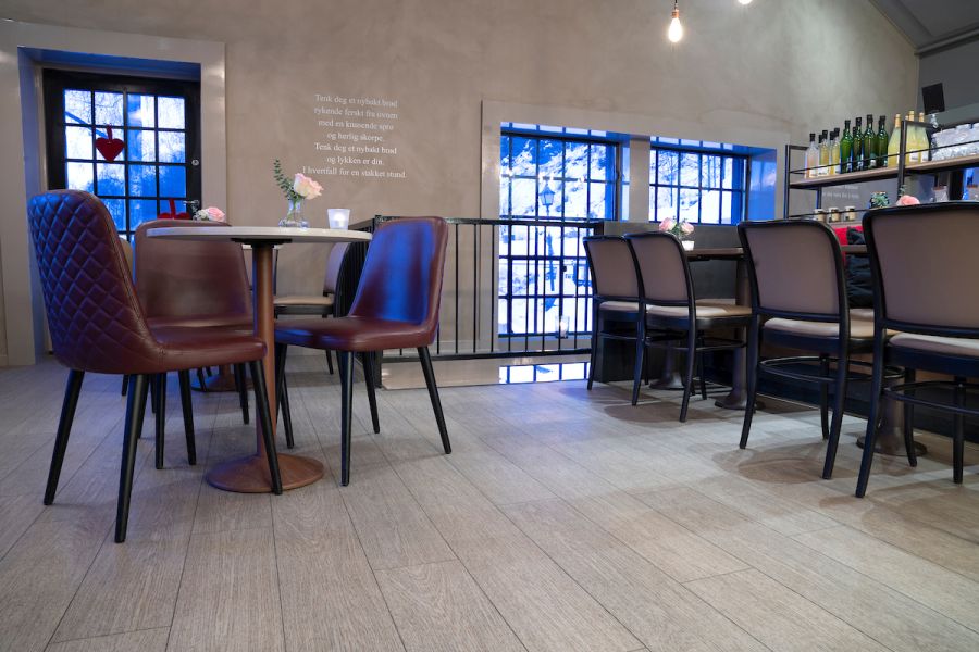 Nové podlahy v kavárně v Oslu