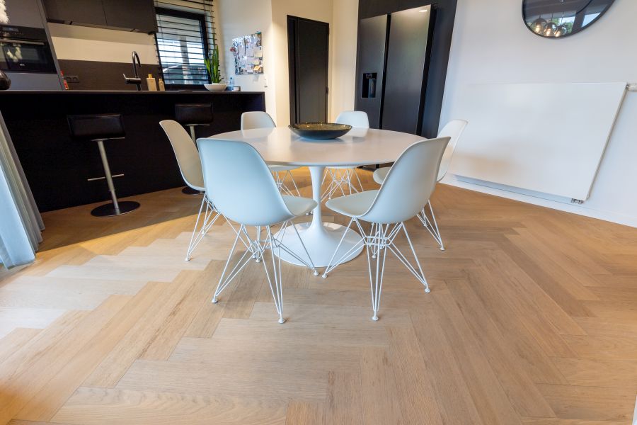 Vysoce odolné dřevěné podlahy Resort Wood pro komerční i bytové využití