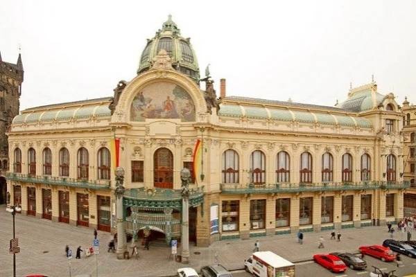 Obnova dřevěné podlahy v Obecním domě, Smetanova síň - video